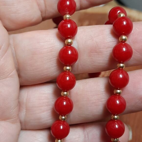 Vintage Monet Long‎ Red and Gold Tone Beaded Necklace Lightweight - Picture 2 of 4
